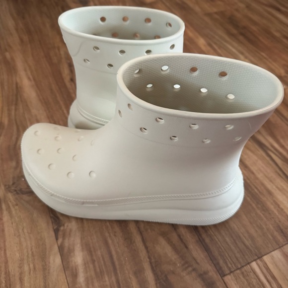 Croc Classic Crush Boot in Bone Women’s 12 Men’s 10 Pre-owned - Picture 4 of 6